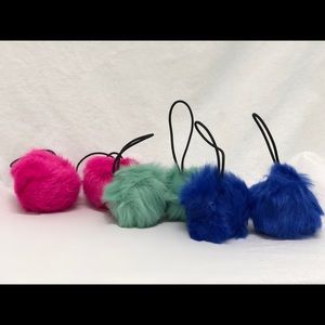 Set of 2 Pom Poms with elastic brand new